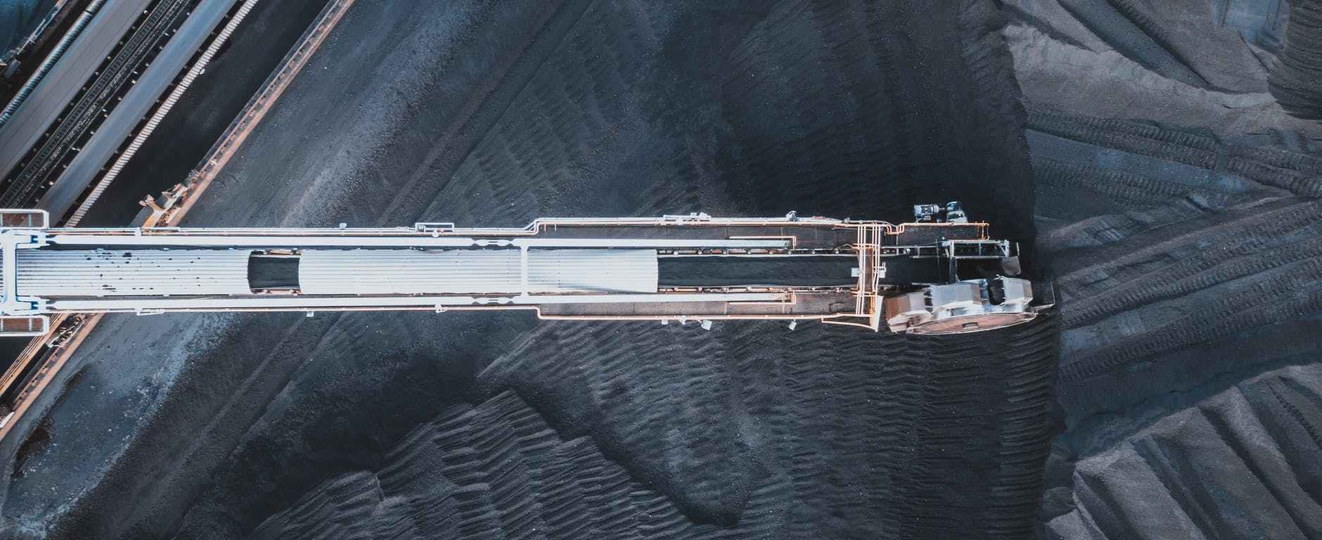 coal being moved by a conveyor belt